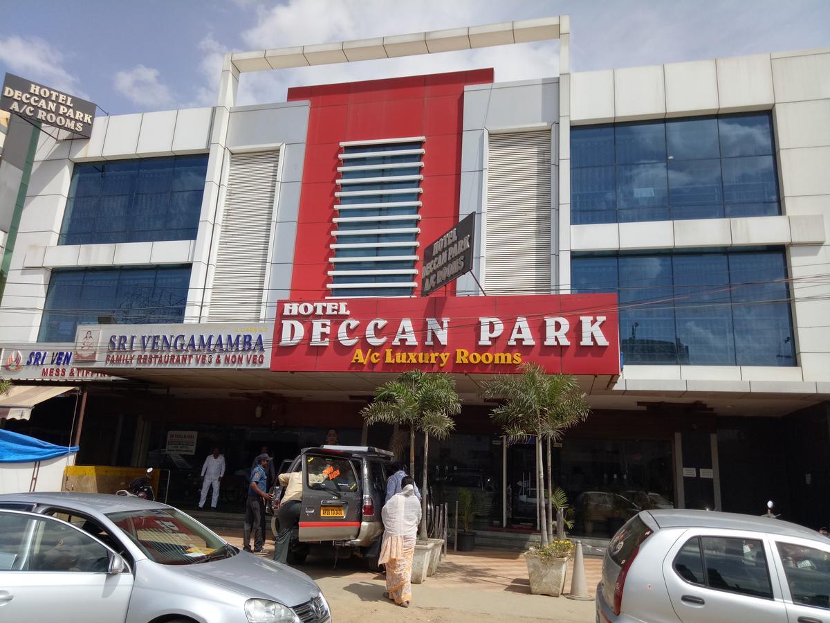 Hotel Deccan Park Hyderabad Bagian luar foto
